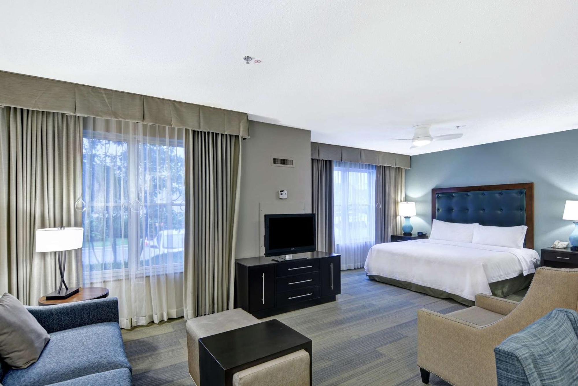 โฮมวูด สวีท บาย ฮิลตัน เลกซิงตัน ฟาแยตมอลล์ Hotel ภายนอก รูปภาพ